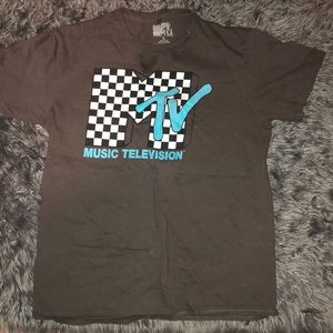 a MTV graphic tee 💕
